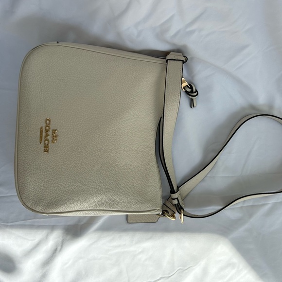 Coach ivory/cream leather hobo purse. - Picture 4 of 6